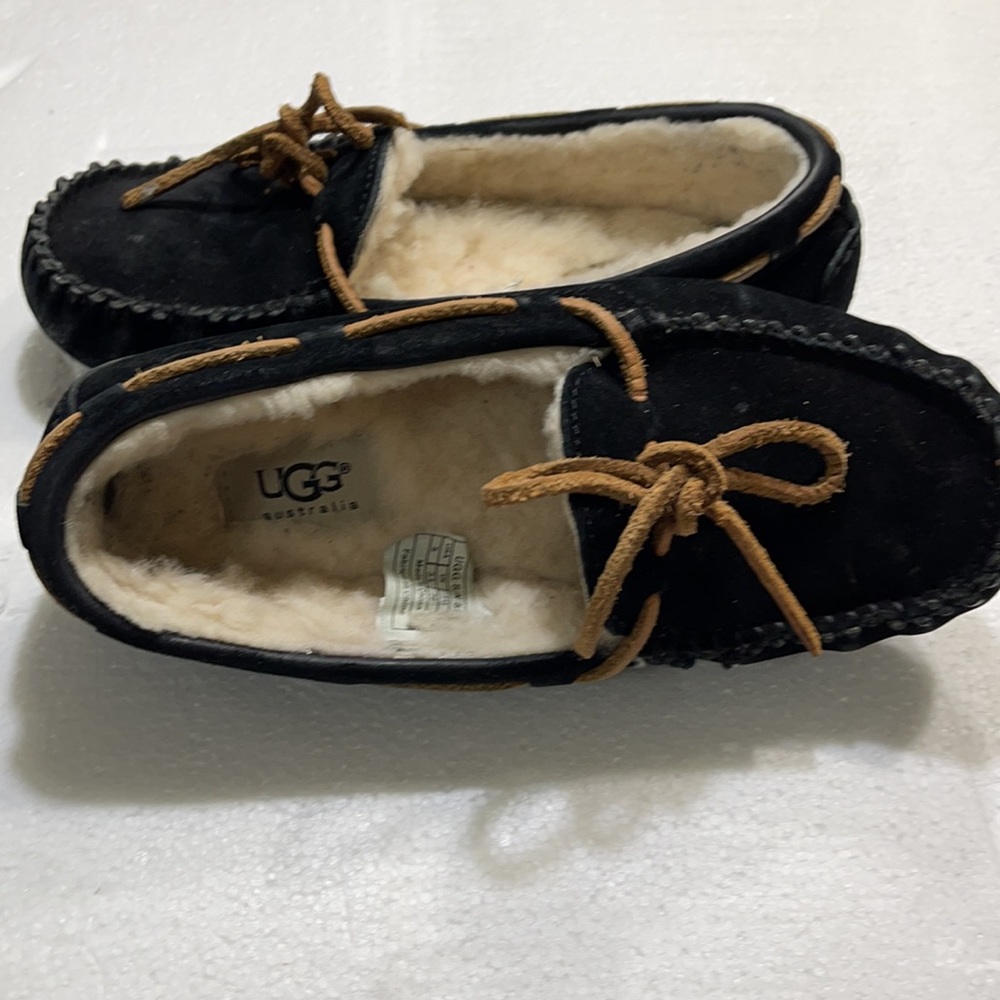 Ugg Size 5 - image 3